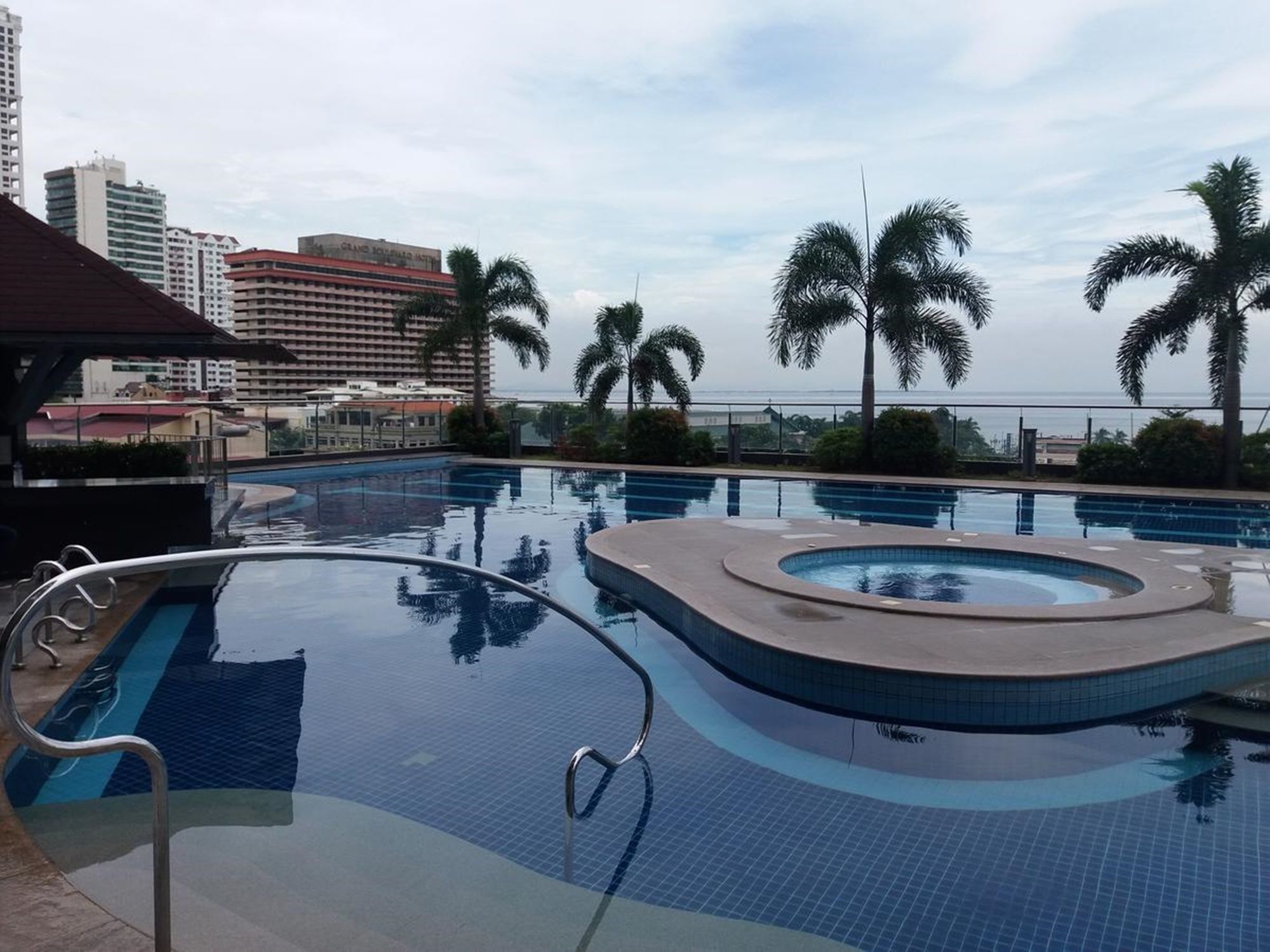 Malate Bayview Mansion City View Manila Esterno foto